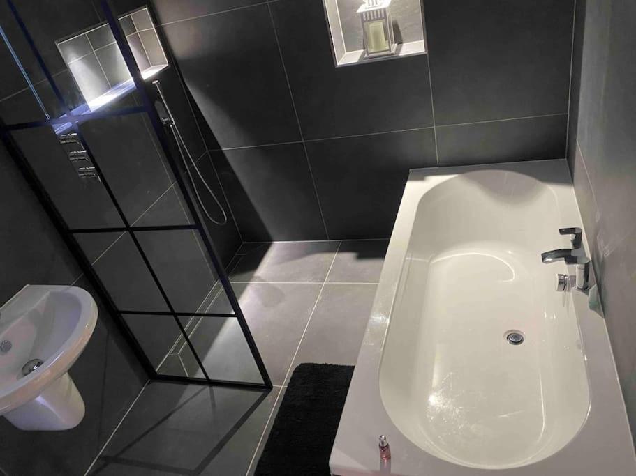 Stylish Apartment Near The Centre Of Харрогейт Экстерьер фото