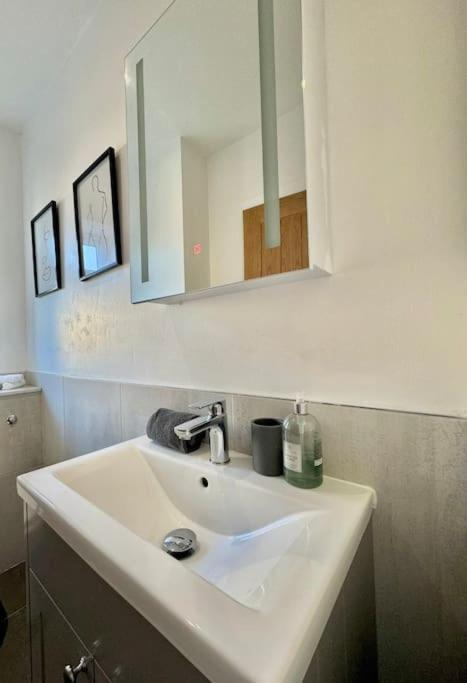 Stylish Apartment Near The Centre Of Харрогейт Экстерьер фото