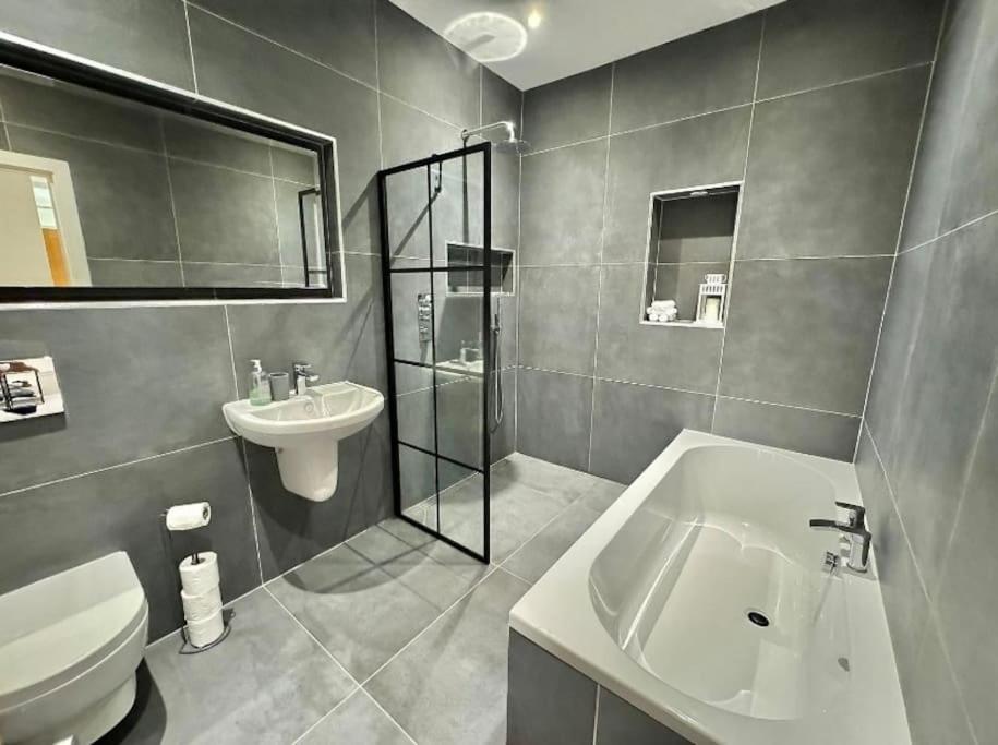 Stylish Apartment Near The Centre Of Харрогейт Экстерьер фото